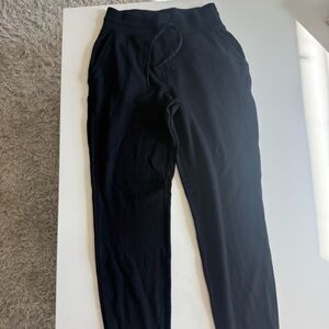 Scuba High-Rise Jogger
Full Length
Like new
Sold out online